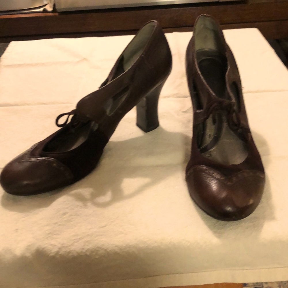 Perfect vintage heels 9 Vintage Naturalizer suede/leather combo w/elastic gusset - Picture 4 of 7
